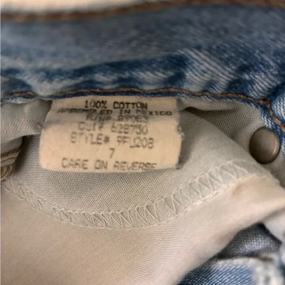 LEI | Vintage floral embroidered shorty denim jean shorts - Picture 2 of 9